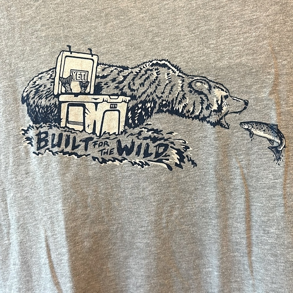 Yeti size medium gray T-shirt - Picture 2 of 5